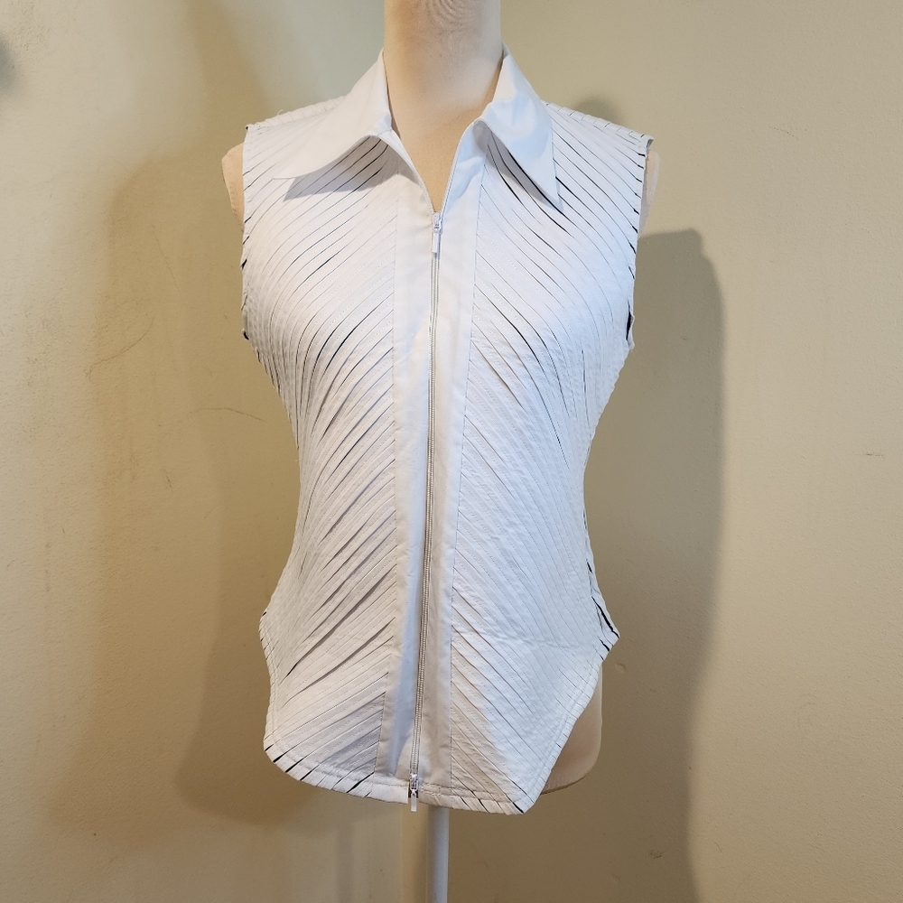 RAVEL White Sleeveless Zip-Up Top Size M